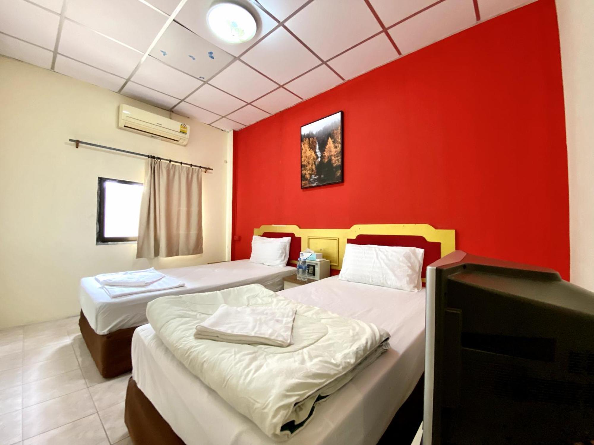Patong Adventure Hostel Exterior photo